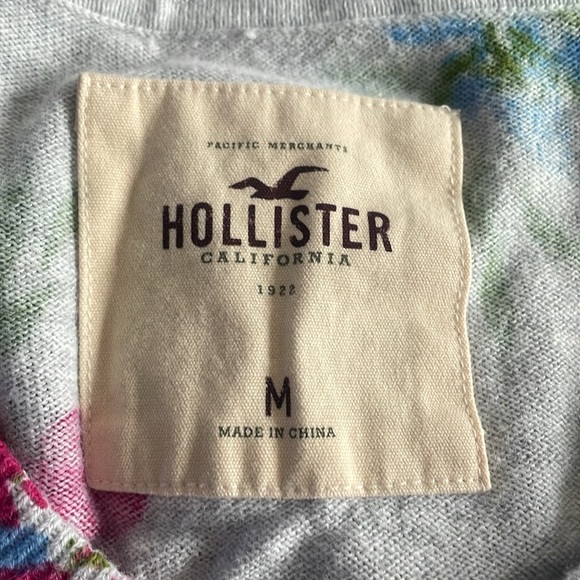 Women’s Hollister Cardigan - Picture 2 of 8